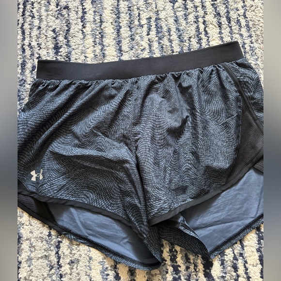 Under Armour Pants - Under Armour Black HeatGear Athletic Top